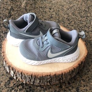 Toddler Nike Shoes size 6c